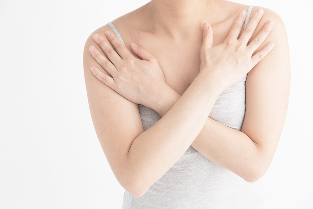 背中の黒ずみの原因は何ですか?